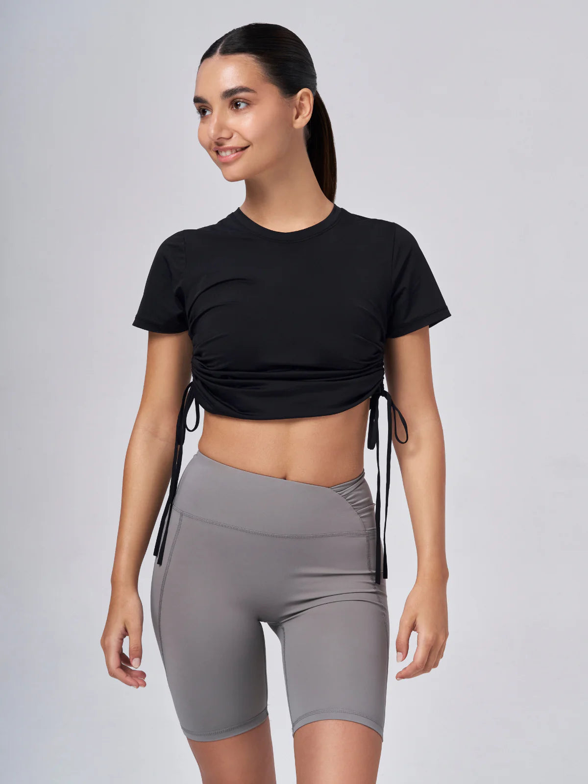 Remera negra Mujer de frente