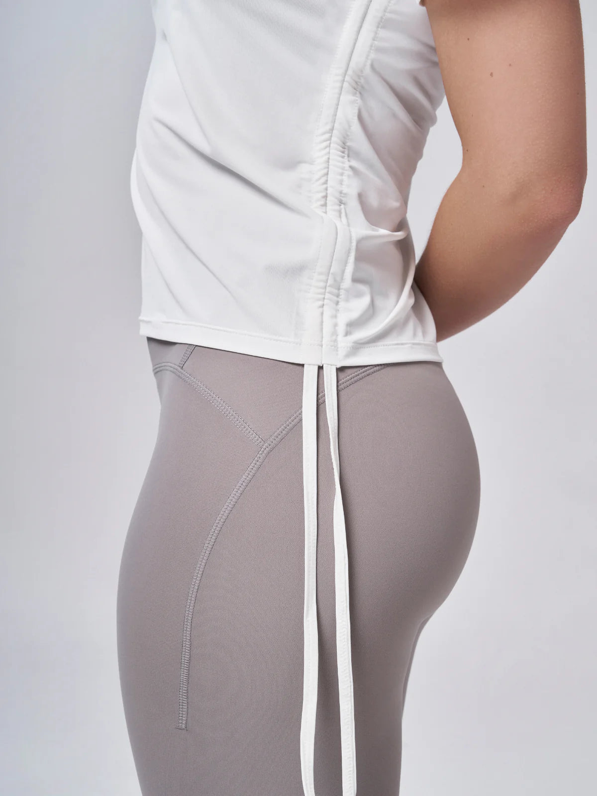 Remera Blanca mujer costado