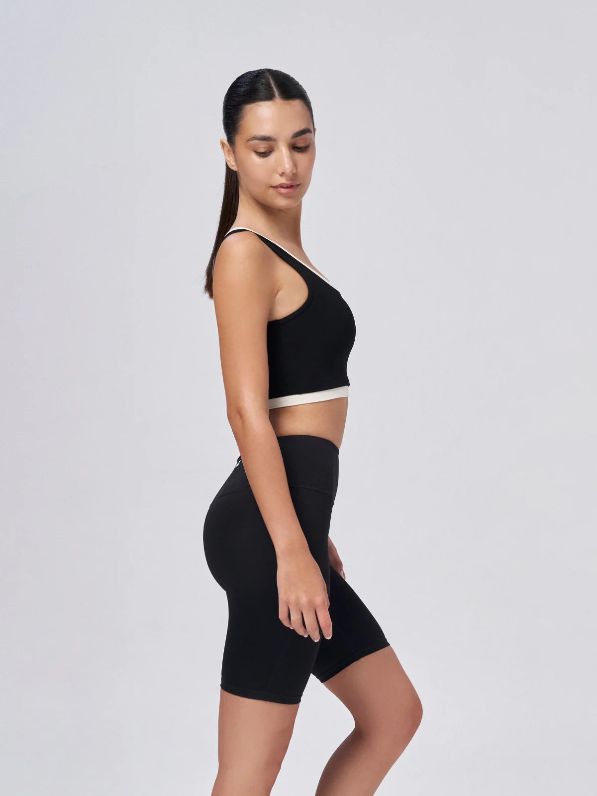 Top negro mujer costado